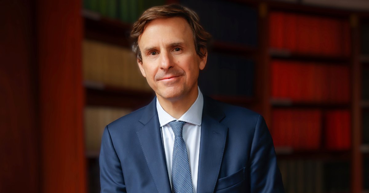 🗣️ [Interview] Bertrand Savouré : « Les #notaires doivent prendre leur place dans la société »

Dans une interview pour <a href="/actusdudroit/">Actualités du droit</a>, le <a href="/President_CSN/">Bertrand Savouré</a> partage sa vision pour l’avenir de la profession : transformation institutionnelle, souveraineté numérique, IA, cybersécurité,