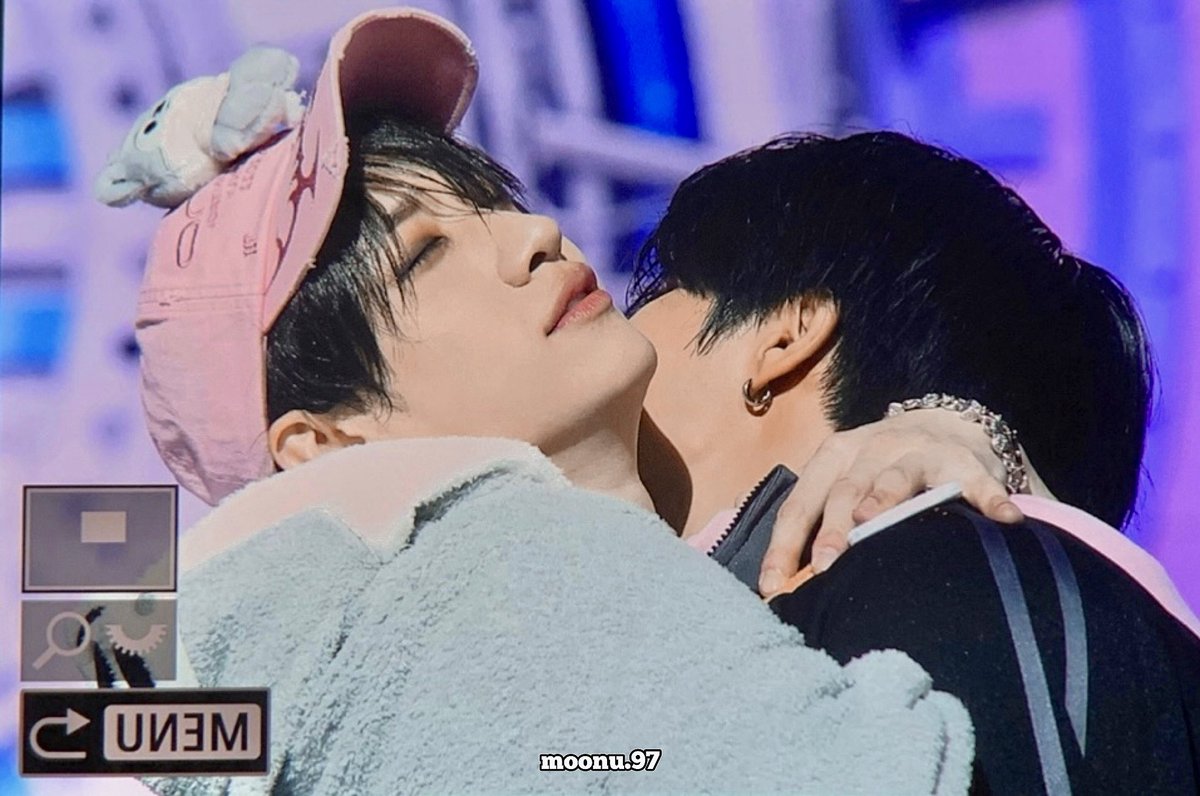 ao3slutracha's tweet photo. they're scenting https://t.co/HtGt1XmQwH