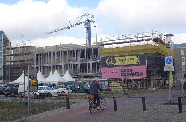 Hoera! Het hoogste punt van de bouw van Casa Cadanza in Berkel centrum is nu bereikt. Maar zorgelijk is de afhankelijkheid van overheden/gemeenten van grote techbedrijven. <a href="/PvdA/">Partij van de Arbeid</a> Kamerlid <a href="/BarbaraKathmann/">Barbara Kathmann</a> luidt terecht de noodklok. Lees weekbericht 732 op:  lansingerland.pvda.nl/nieuws/weekber…