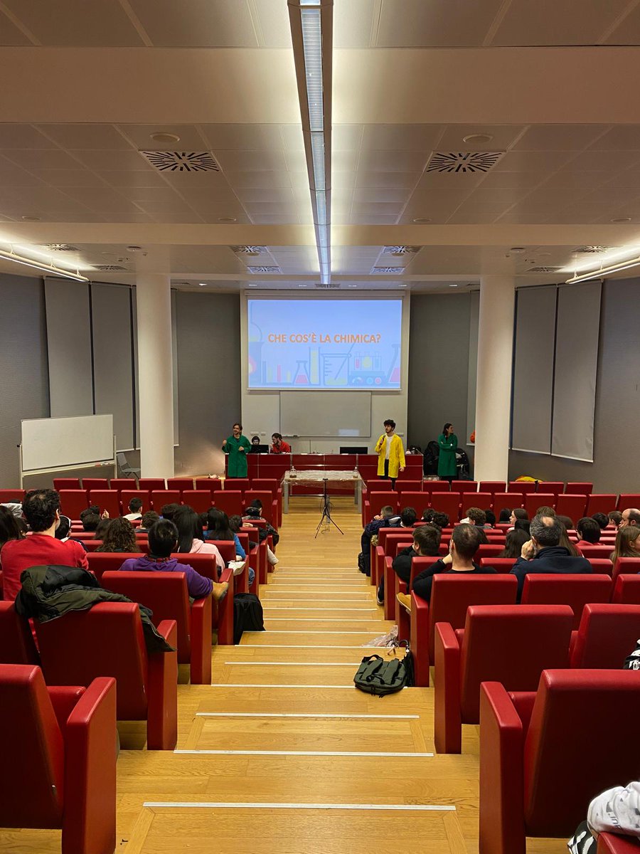 🧑‍🔬🎭👩‍🔬Today we hosted in our Department more than 100 children to introduce them to the beautiful world of chemistry! #sciencefun #STEM #conoscerelachimica #learning #ScienceExperiments #scicomm #publicengagement #dissemination #greenchemistry