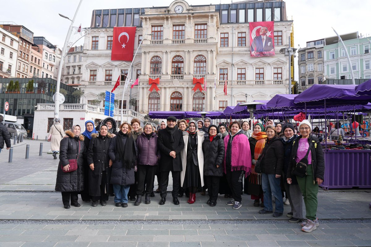 inanguney's tweet photo. Beyoğlu, kadın emeğinin kıymetini biliyor.

Kadın El Emeği Pazarımızda, Enstitü BESMEK Beyoğlu kursiyerlerimizin açtığı stantları ziyaret ettim.

📍Şişhane Meydanı https://t.co/ygbdP6cUAI