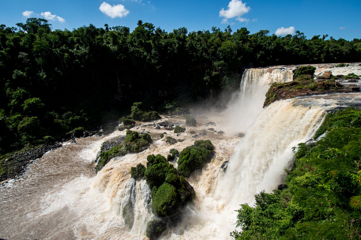 Visit_Paraguay's tweet photo. 🌊✨ Saltos del Monday: Un espectáculo natural 🇵🇾

Con más de 40 metros de caída, estas impresionantes cascadas en Pte. Franco, Alto Paraná ofrecen un paisaje único y una experiencia inolvidable. 🌿💦

📍 Pte. Franco – Dpto. de Alto Paraná

#VisitParaguay #SaltosDelMonday https://t.co/1oLwaodEnx