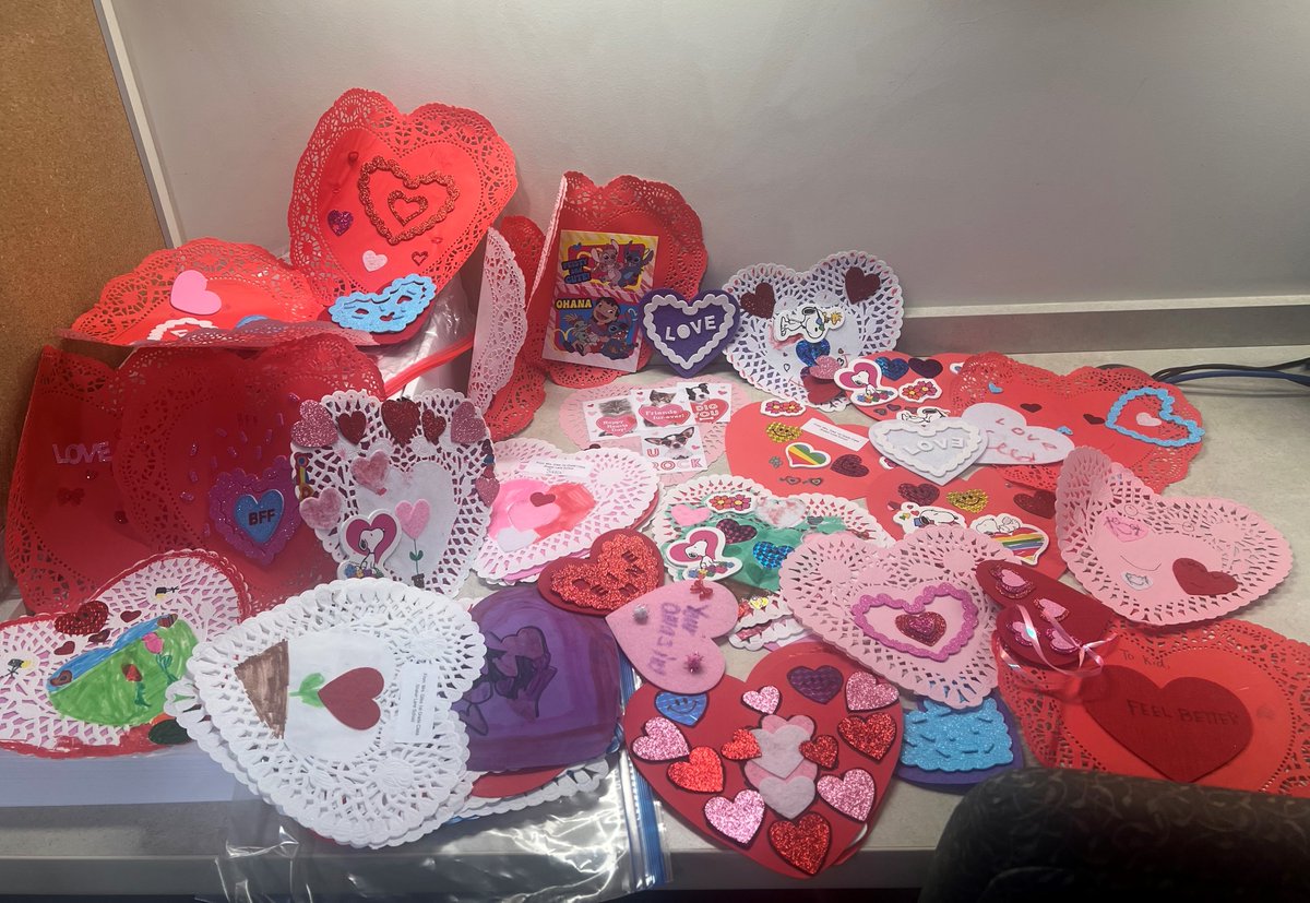 Thanks to Littleton Girl Scout Troop 64187 for the Valentine’s cards! 💌🎨 Your kindness brightens days at Emerson Health. 💕 #ValentinesDay #CommunityKindness #EmersonHealth #GirlScoutsGiveBack