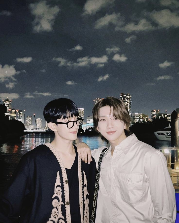 shujiapps's tweet photo. city lights, naughty nights
#seoksoo one-shot au 🔞

tonight, the turbulence wasn't in the air. it was in the way sm fucked him against the skyline. https://t.co/gAqkGpGIkF