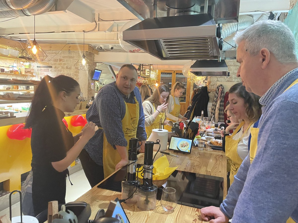 FEMAC_CAT's tweet image. 2 anys després celebrem el final meeting de @SUAVE_UrbanAgri a #Budapest i visitem 2 de les empreses finançades #profikomp #makeryworld #euroclusters #urbanfarming