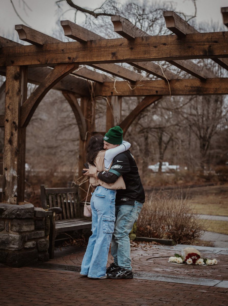 Snicks__'s tweet image. I’m a fiancée😭💕💍