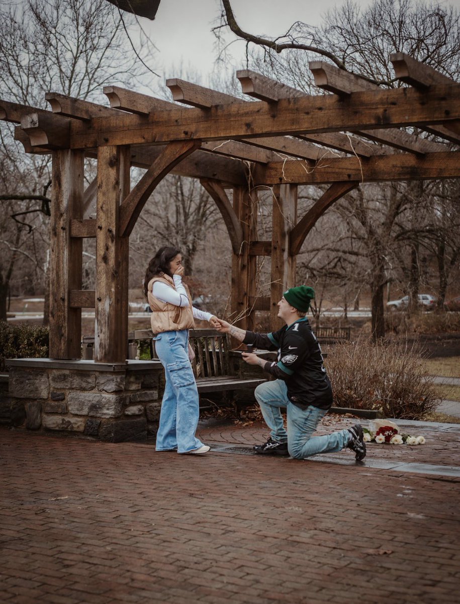 Snicks__'s tweet image. I’m a fiancée😭💕💍