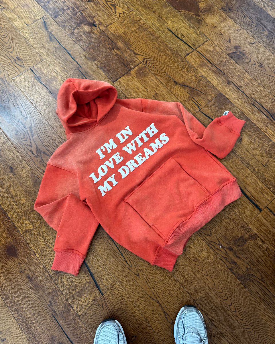 WRLDINVSN's tweet photo. HAPPY VDAY ❤️❤️❤️ https://t.co/XTUYy07Xlz