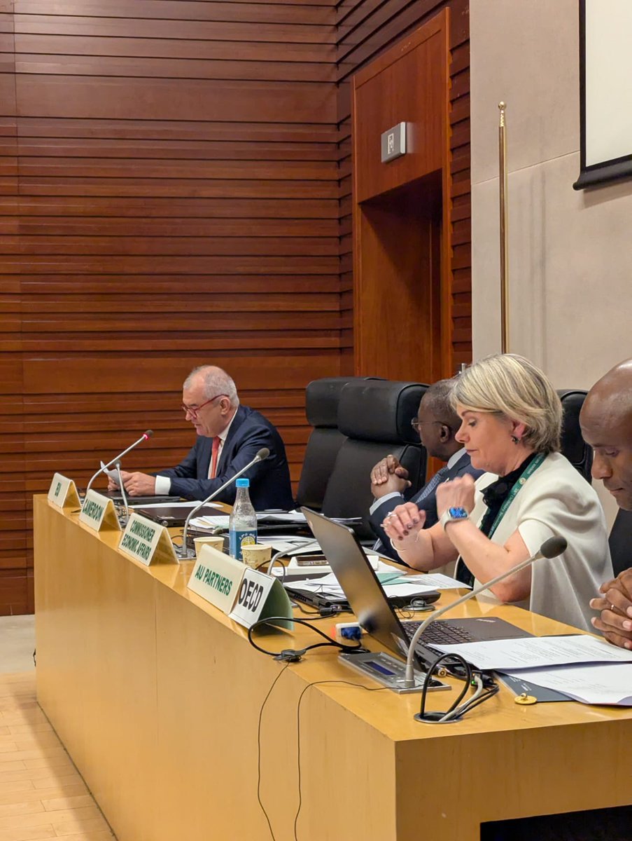 EUtoAU's tweet photo. Improving investment &amp; business climate, unlocking &amp; increasing responsible &amp; sustainable investments are commitments of  #AUEU Summit in 2022. 
EU is honoured to partner with @AU_ETTIM &amp; @OECD &amp; encourages other #G7 members to join supporting #AVIP, with 🇮🇹 &amp; 🇪🇸 leading the way https://t.co/xE1G9Amhsu