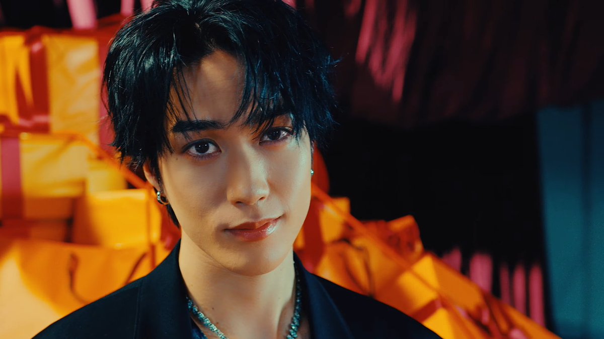 sakuxalice's tweet photo. [CAP] THE RAMPAGE - BURN MV ✧ 藤原樹 
#FJWR  
#THERAMPAGE
#藤原樹
#BURN
📎 https://t.co/8rg4ksWxUo https://t.co/Da7havE9Cl
