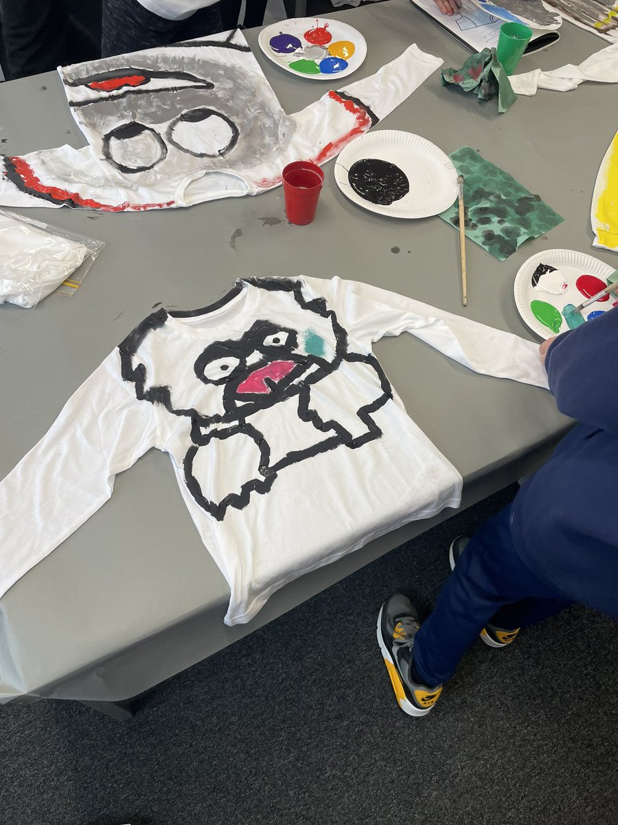 Megan Elliott (@miss_elliott1) on Twitter photo Year 5 is currently learning about the artist Lui Bolin, also known as βThe Invisible Manβ. Today they painted t-shirts, hoping to blend in with a specific area of the school. What a fantastic last day of term π¨βοΈ <a href="/mrchambersyr5/">Jack Chambers</a> <a href="/CastleBatch/">Castle Batch School</a> <a href="/principalcbpsa/">Principal CBPSA</a> Year 5 is currently learning about the artist Lui Bolin, also known as βThe Invisible Manβ. Today they painted t-shirts, hoping to blend in with a specific area of the school. What a fantastic last day of term π¨βοΈ <a href="/mrchambersyr5/">Jack Chambers</a> <a href="/CastleBatch/">Castle Batch School</a> <a href="/principalcbpsa/">Principal CBPSA</a>