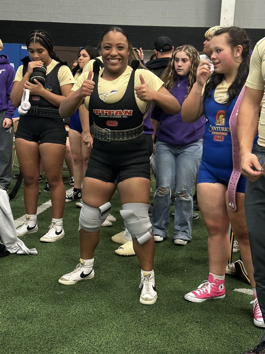 Grey Wraps for the win last night! 🏹 
Great job last night Vae’Ja! 

#AlvaradoPowerlifting