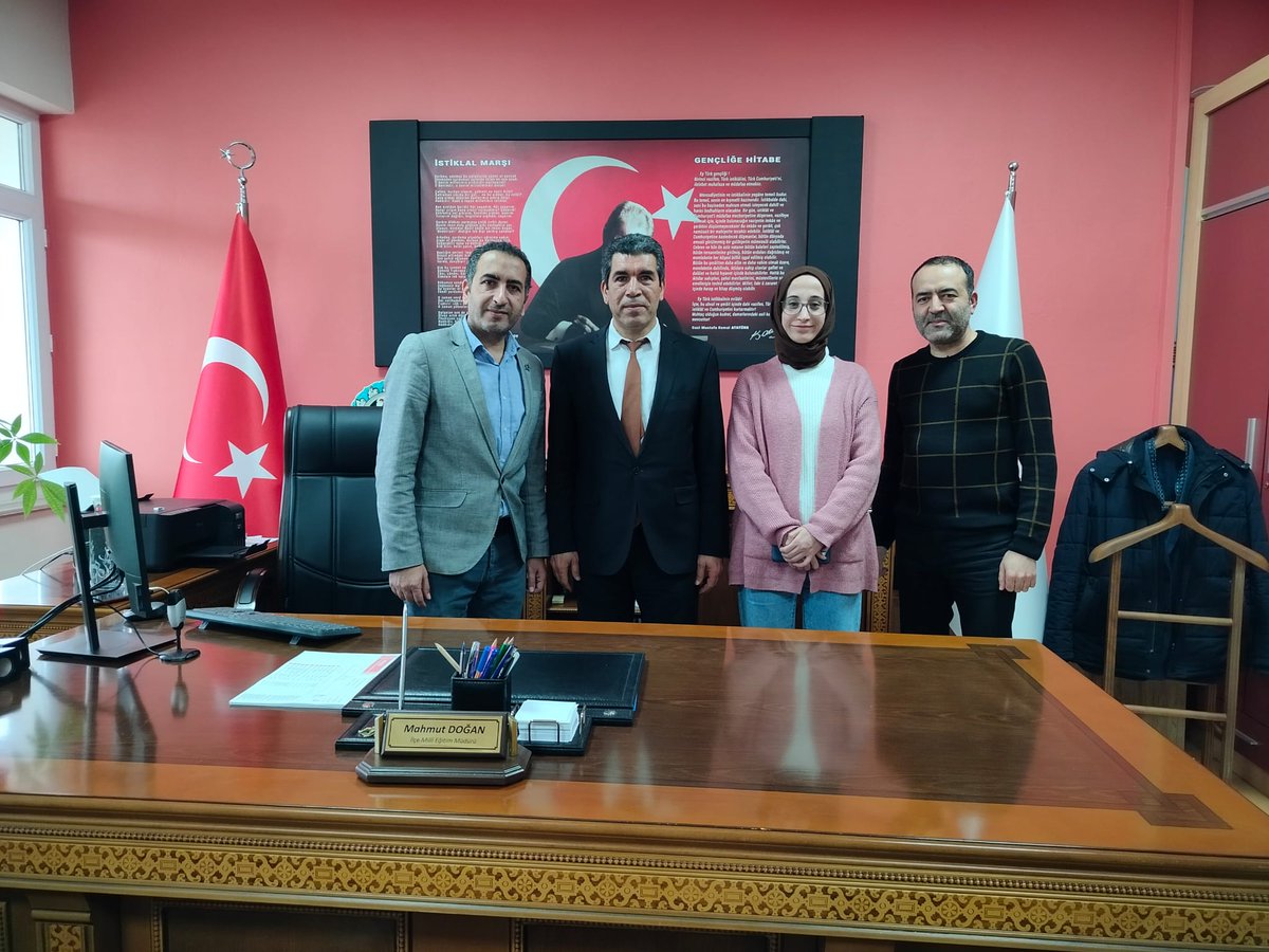 Pınarhisar İlçe Milli Eğitim Müdürlüğünü ziyarette bulunarak, yeni dönemde yapacağımız etkinlikler ile ilgili istişarede bulunduk.

İlçe Milli Eğitim Müdürümüz Mahmut DOĞAN'a ilgi ve alakalarından dolayı teşekkür ederiz.