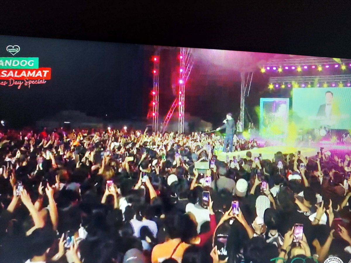 _cestlaviekp's tweet photo. Happy Valentine's Day! 

Napakaraming tao! Maraming salamat, Kidapawan City! @mepauloavelino 

#MLWMYDInCinemasMarch26
#MyLoveWillMakeYouDisappear https://t.co/O6ZACJRiZF