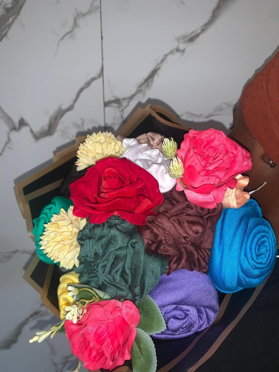 call_me_meerah's tweet photo. He made a bouquet of 10 jersey veils for her!!! As I was making the bouquet, I was just asking God when😩😂. Genuinely enjoyed making this ngl. I hope she’s very happy when she receives it. #Valentines https://t.co/5NhqMI0Vbd
