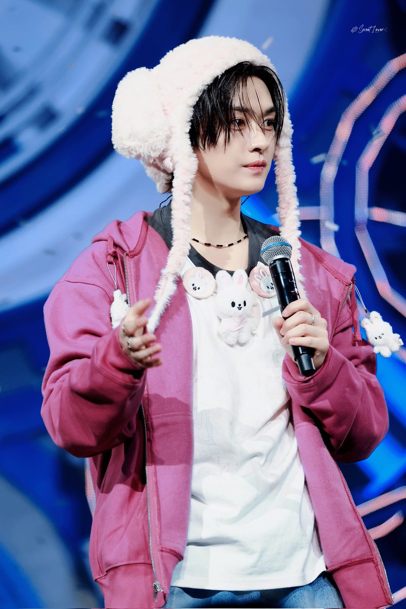 250214

#Straykids #스트레이키즈  
#Leeknow #리노