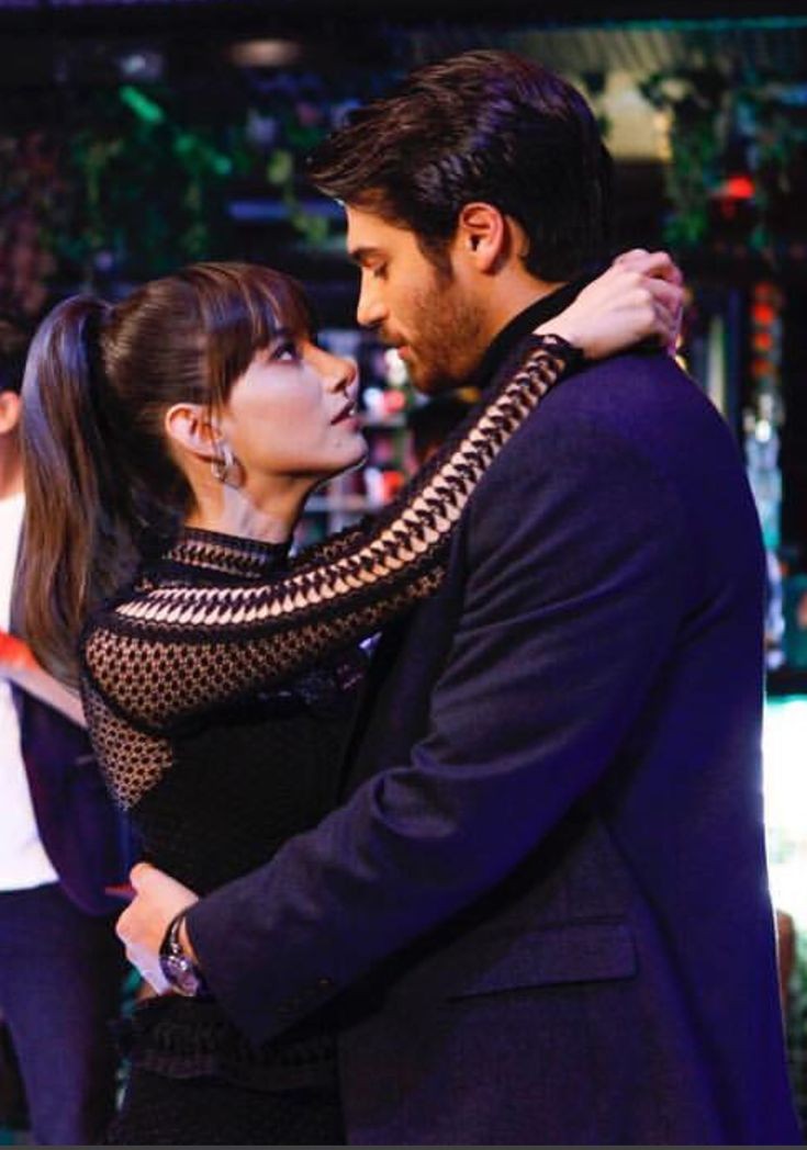 ¡Feliz día de San Valentín!

CanYaman&amp;ÖzgeGürel #CanYaman #ÖzgeGürel