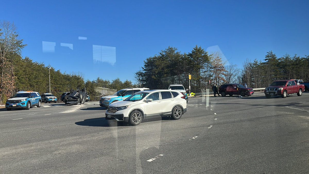 RhneeSierra's tweet photo. Crash just outside of the HOV entrance along prince william pkwy… praying everyone made it out of the flipped car safely! 🙏🏾 https://t.co/Owxdkhw4nt