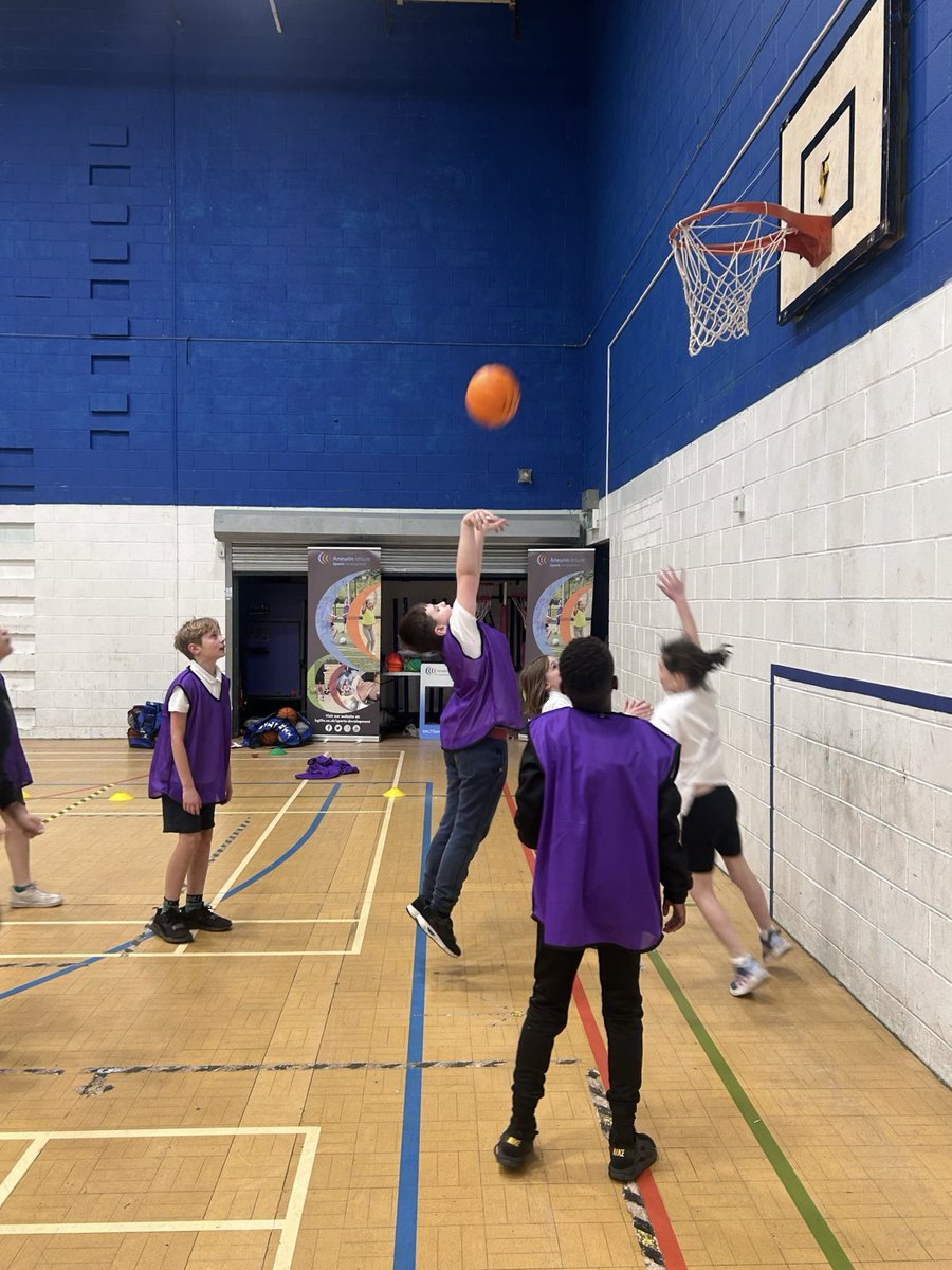 ALSportDev's tweet photo. Smiles, teamwork and lots of hoops at our second Primary School Basketball festival at Tredegar Sports Centre! 🏀 

Big thank you to the fantastic @YGTredegarCS leaders and Sam from @BasketballWales for delivering throughout the day! 🙌🏻 https://t.co/DboZOqMUj1