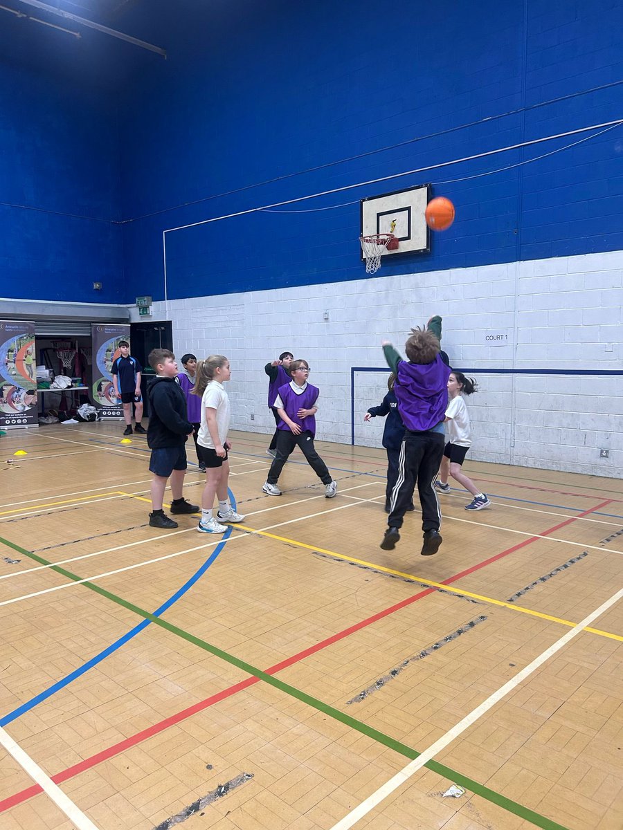 ALSportDev's tweet photo. Smiles, teamwork and lots of hoops at our second Primary School Basketball festival at Tredegar Sports Centre! 🏀 

Big thank you to the fantastic @YGTredegarCS leaders and Sam from @BasketballWales for delivering throughout the day! 🙌🏻 https://t.co/DboZOqMUj1