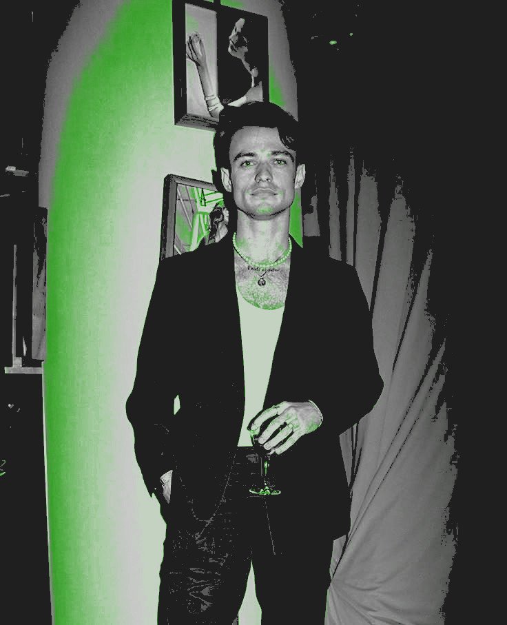 ⠀ 
(🎃)  Particularmente não me sinto mais romântico.
⠀