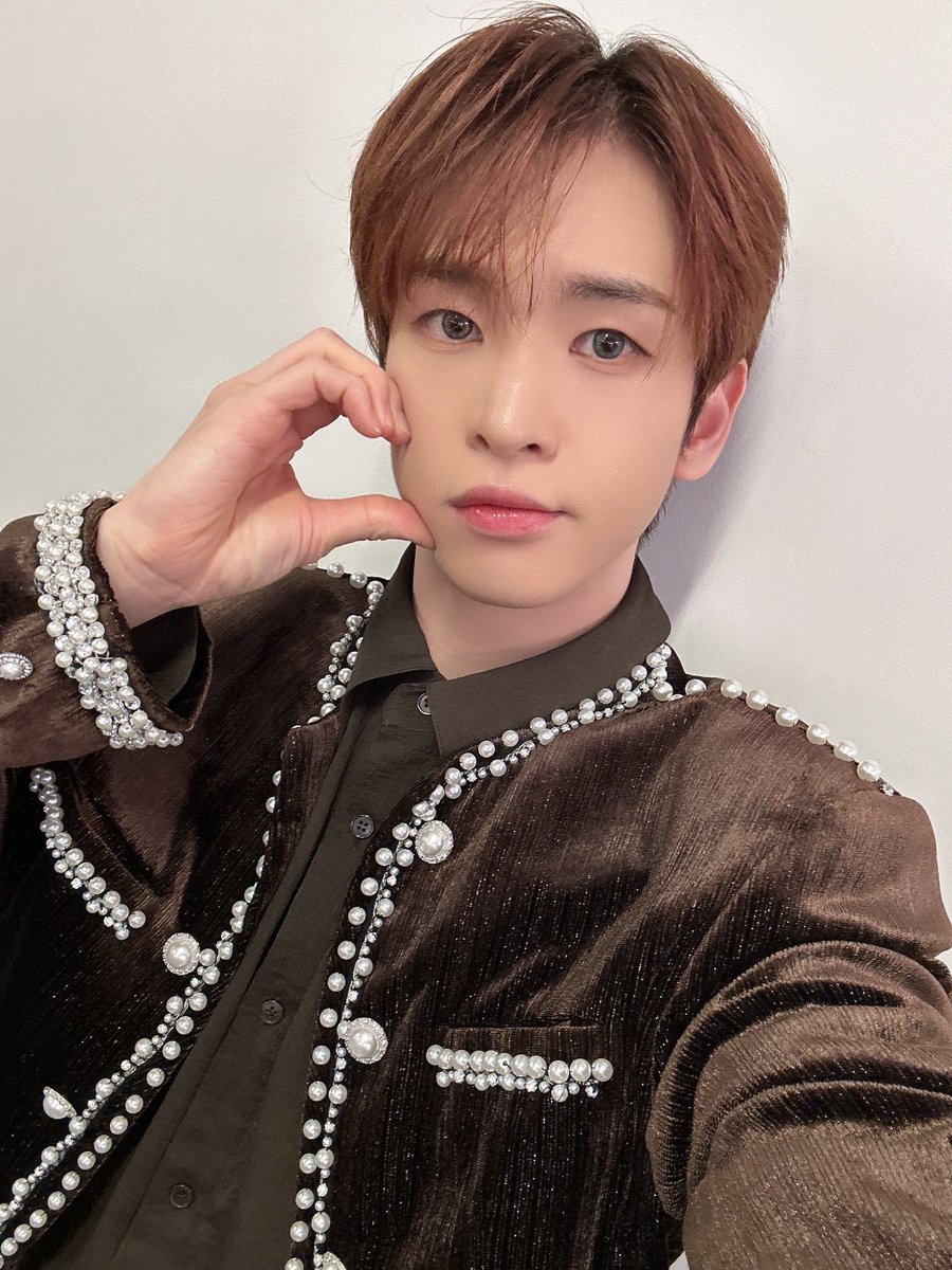 Be my Valentine? 🤭🥰🍫 #ALLEN #앨런