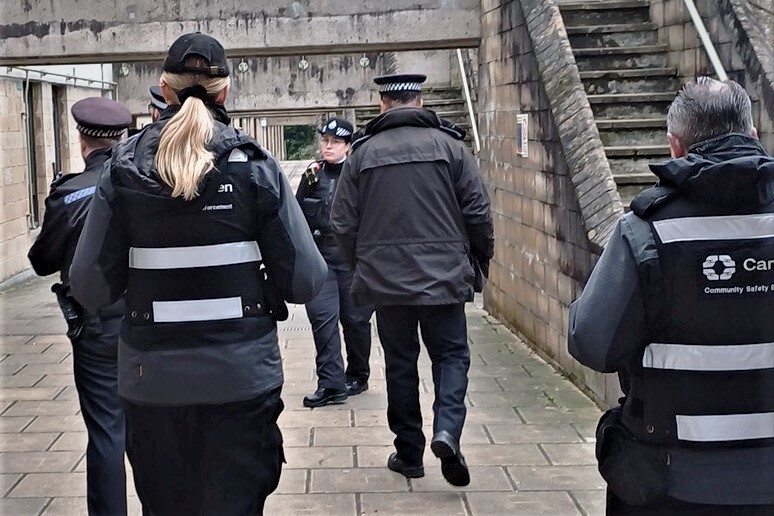 The Safer Neighbourhood Team were joined by <a href="/CamdenCouncil/">Camden Council</a> Community Safety yesterday on foot patrol around the Whittington Estate and the areas around Chester Road, Highgate.