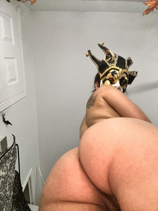 Watch ❤️𝔙𝔢𝔫𝔲𝔰𝔎𝔦𝔱𝔱𝔶𝔛𝔒🖤's leaked NSFW photo on TwXstars