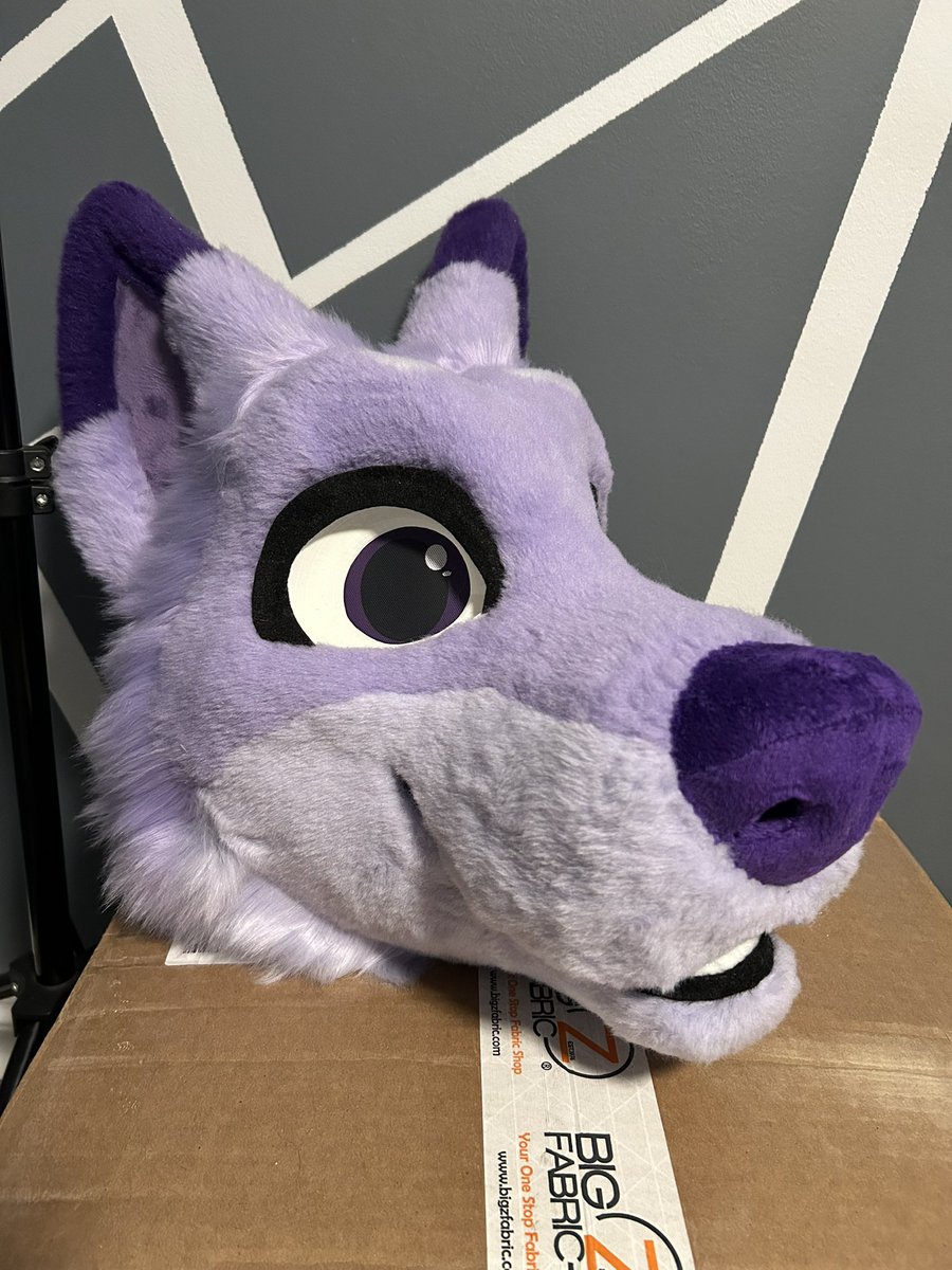 SewingStuffs's tweet photo. Finally putting the finishing touches on this fursuit head today !

They need eyelids and hair before I can call the fullsuit 100% finished 

Love the soft purple tones on this cute wusky https://t.co/8dq22DL0CZ