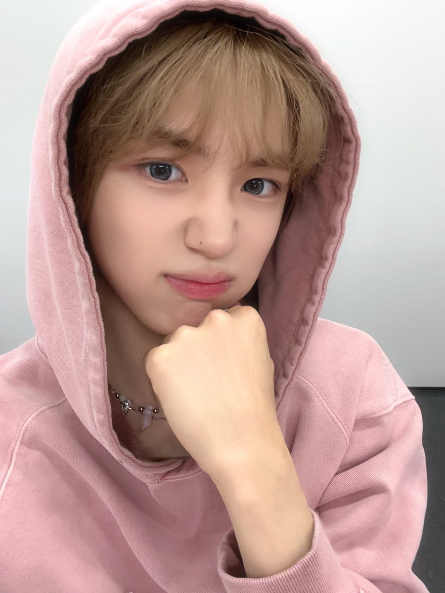 CRAVITY_twt's tweet photo. 🍫🍬🍭냠
#성민 https://t.co/Na6vYqQFX9
