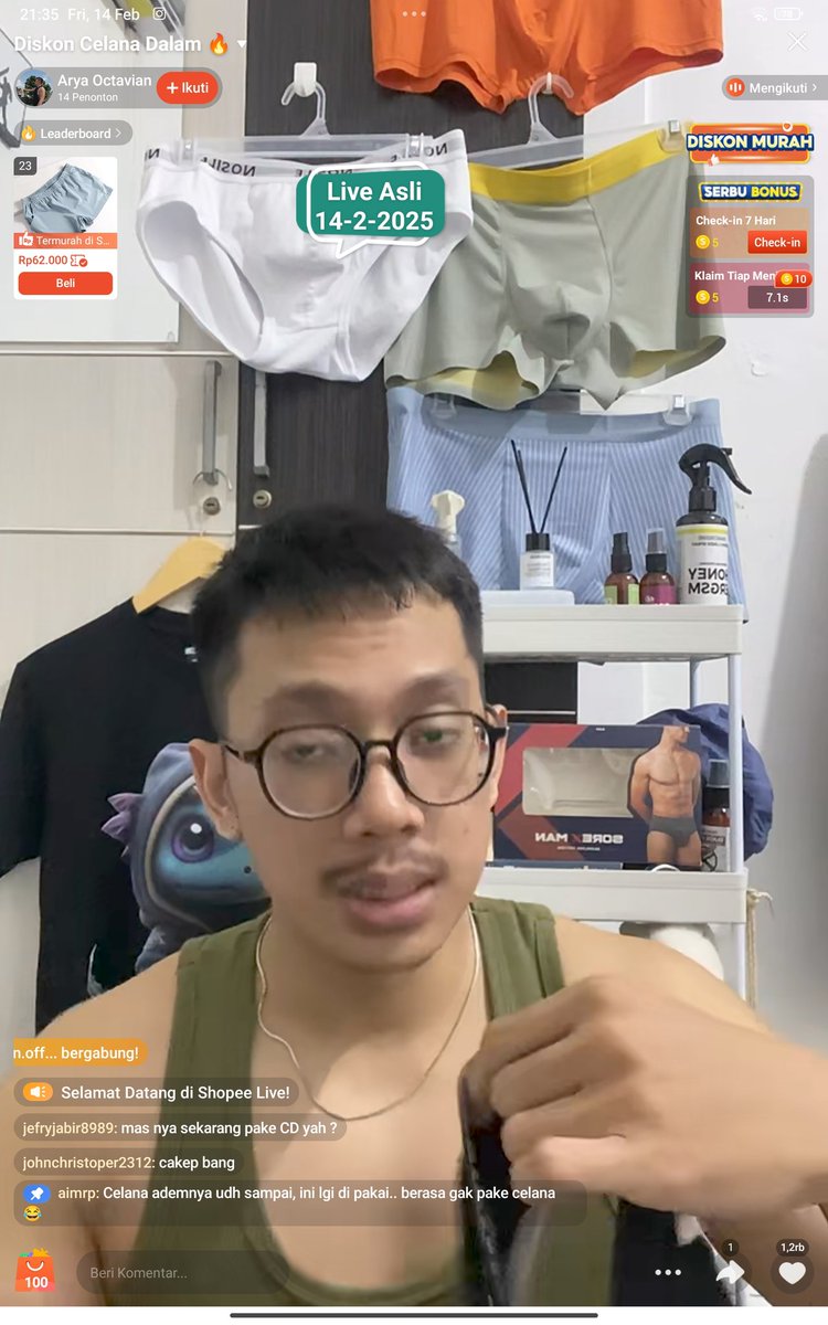 initial_big's tweet photo. He's cute. Muscle pulak. https://t.co/06c3crQPlG