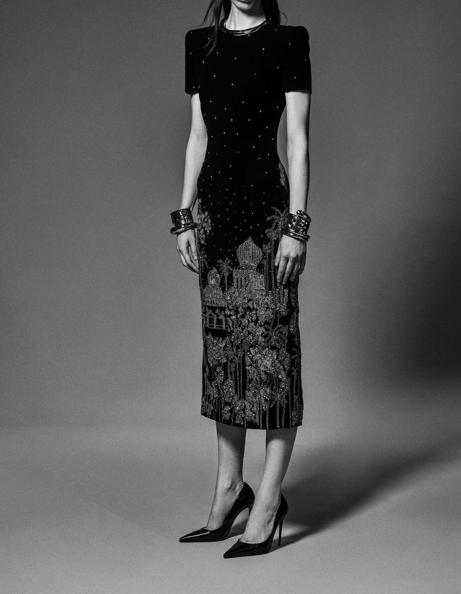 EngBalqeesT's tweet photo. Naeem Khan Fall Winter 2025-26 😍 Look Book
#fashion #style #fashiondesign #artist #fashionews #Dior #Handymade #luxury #London #fashionstyle https://t.co/o6BMW8VvN2