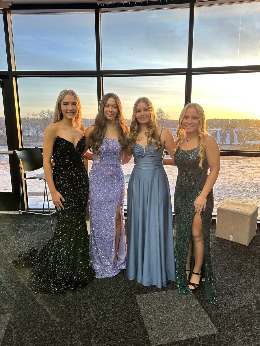 A few of our basketball teammates were shining bright this morning as they received the special honor of being part of the Winterwarming Court! Congrats Tyne, Addley, Caroline and Chaney!