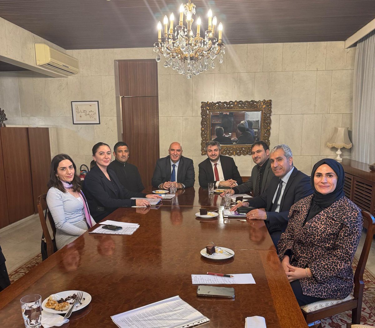 LyonMebEA's tweet photo. Marsilya Başkonsolosu Sayın Sait Evren GÜNER ve Lyon Eğitim Ataşesi Sayın Şenol GENÇ, Marsilya'da görevli Türkçe öğretmenleri ve okutmanlarla bir araya gelerek tanışma, bilgilendirme ve değerlendirme toplantısı gerçekleştirdi.
https://t.co/Y8ctTbrSFo
@tcmeb @mebabdigm @mebyyegm https://t.co/91TJb6mt3j