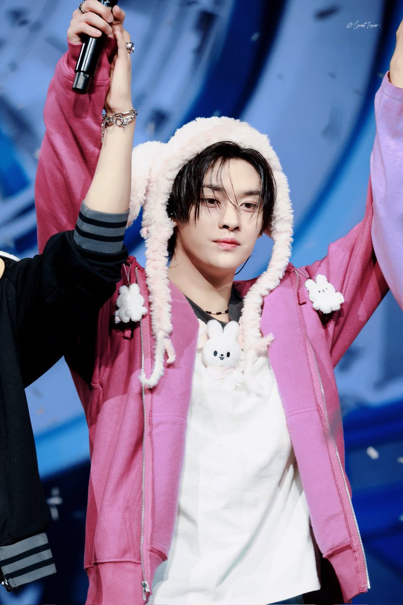 250214

#Straykids #스트레이키즈  
#Leeknow #리노