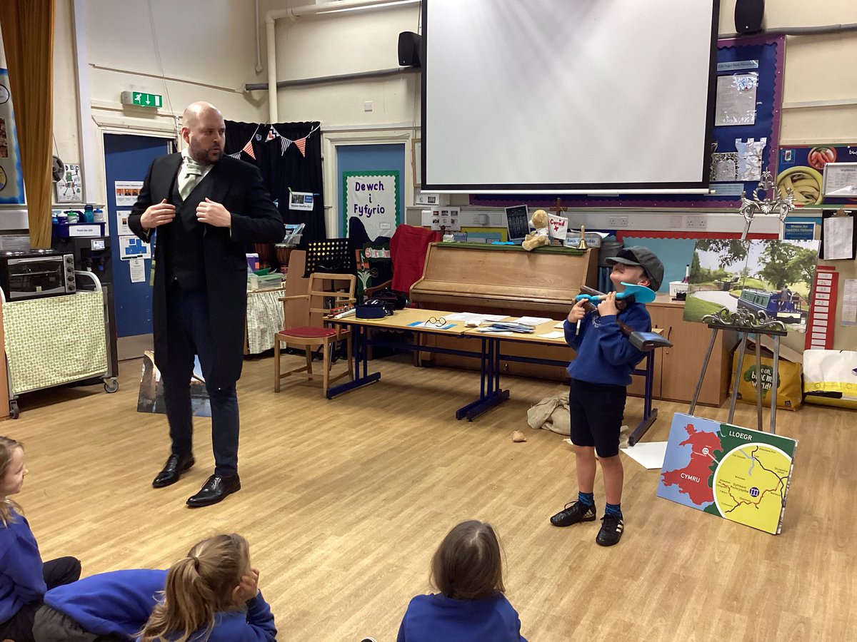 Ysgol Pant Pastynog (@pantpastynog) on Twitter photo Diolch i Marc o <a href="/MewnCymeriad/">Mewn Cymeriad</a> am sioe arbennig yn dilyn bywyd a chyflawniadau y peiriannydd Thomas Telford. Thanks to Marc from <a href="/MewnCymeriad/">Mewn Cymeriad</a> for a wonderful prrformance following the life and achievements of the engineer Thomas Telford.<a href="/StAsaphDiocese/">Diocese of St Asaph</a> <a href="/MIDinbych/">Menter Iaith Sir Ddinbych 🏴</a> <a href="/siconwydinbych/">Siarter Iaith Conwy a Dinbych</a> Diolch i Marc o <a href="/MewnCymeriad/">Mewn Cymeriad</a> am sioe arbennig yn dilyn bywyd a chyflawniadau y peiriannydd Thomas Telford. Thanks to Marc from <a href="/MewnCymeriad/">Mewn Cymeriad</a> for a wonderful prrformance following the life and achievements of the engineer Thomas Telford.<a href="/StAsaphDiocese/">Diocese of St Asaph</a> <a href="/MIDinbych/">Menter Iaith Sir Ddinbych 🏴</a> <a href="/siconwydinbych/">Siarter Iaith Conwy a Dinbych</a>