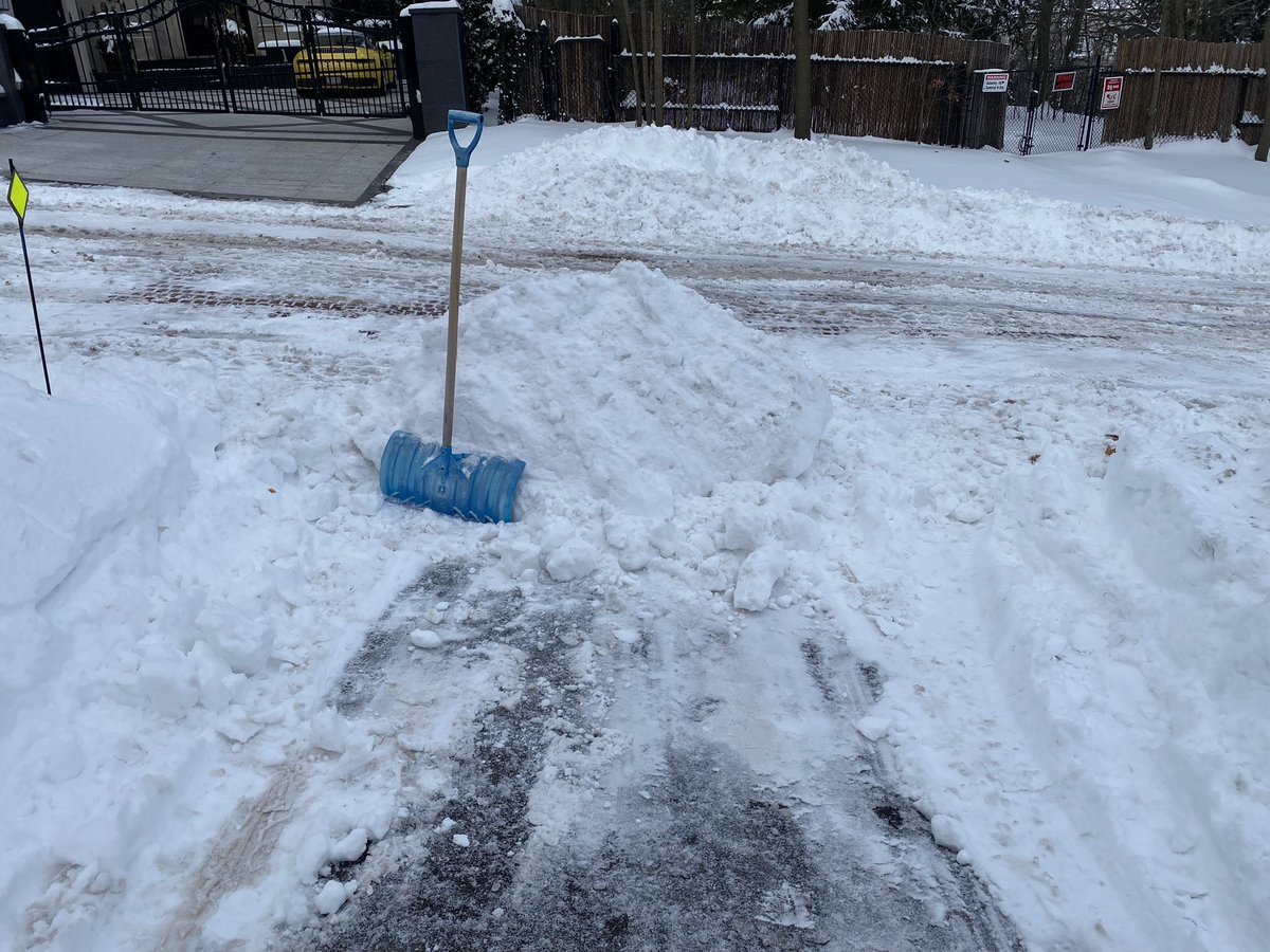 GregorPostl's tweet photo. @Toronto311 „good Job“ it took me one hour to clean the exit of my driveway thanks to the „efficient“ snow cleaning service at 195 Rosemary Road. Why it is that you only block my driveway with such a huge pile of snow?@cityoftoronto https://t.co/LFi3OEp1r6