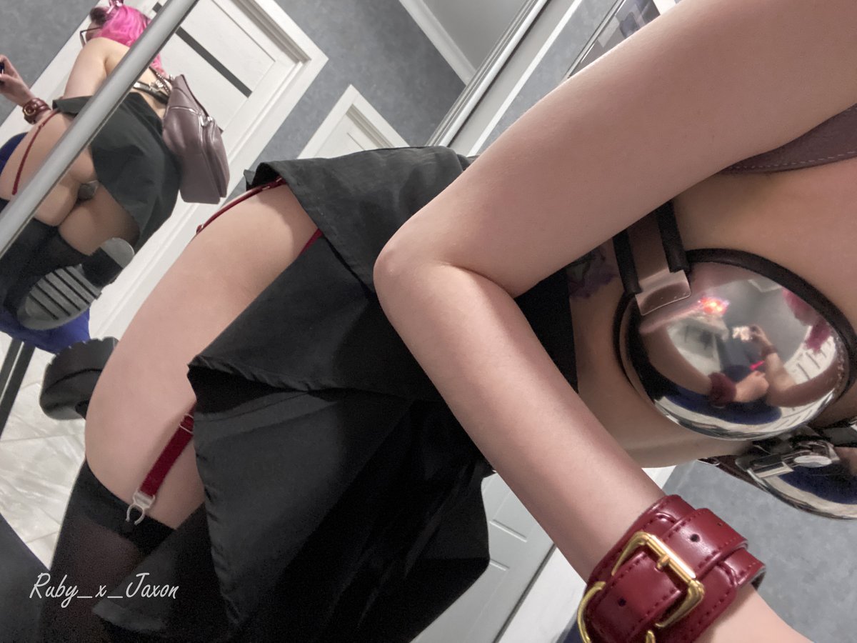 This is my outfit for today. What if you met me on the street like this… what would you do? 😏 Happy Valentine’s Day ❤️
#chastity #submissive