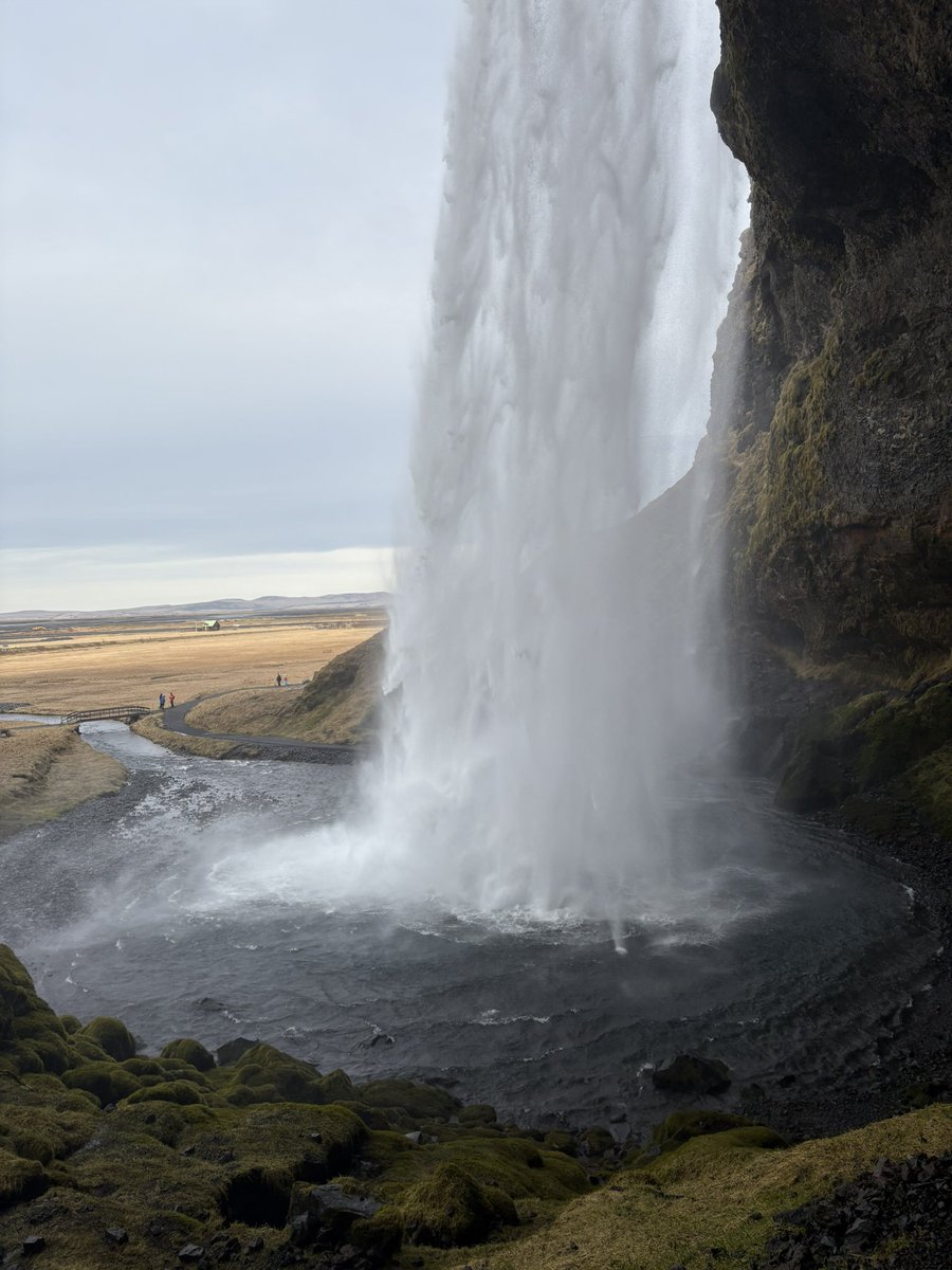 QueensSch_Geog's tweet image. Water-falling in love with Iceland this Valentine’s Day💙 #GoWithTheFlow