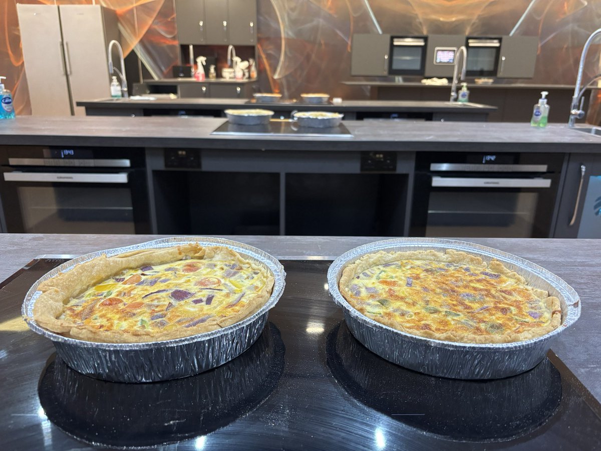 year3ijs tweet media