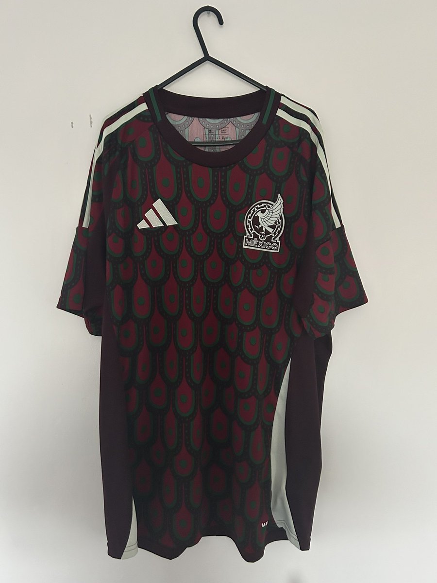 🚨 Football Shirt Raffle 🚨 

💰 £1.25 per go. 

Your choice of any of the following 7 shirts if you win! 👇 

40 entries. 

✍️ DM to enter

🇫🇷 PSG - Large 
🇮🇹 Juventus - Large 
🇲🇽 Mexico - XL