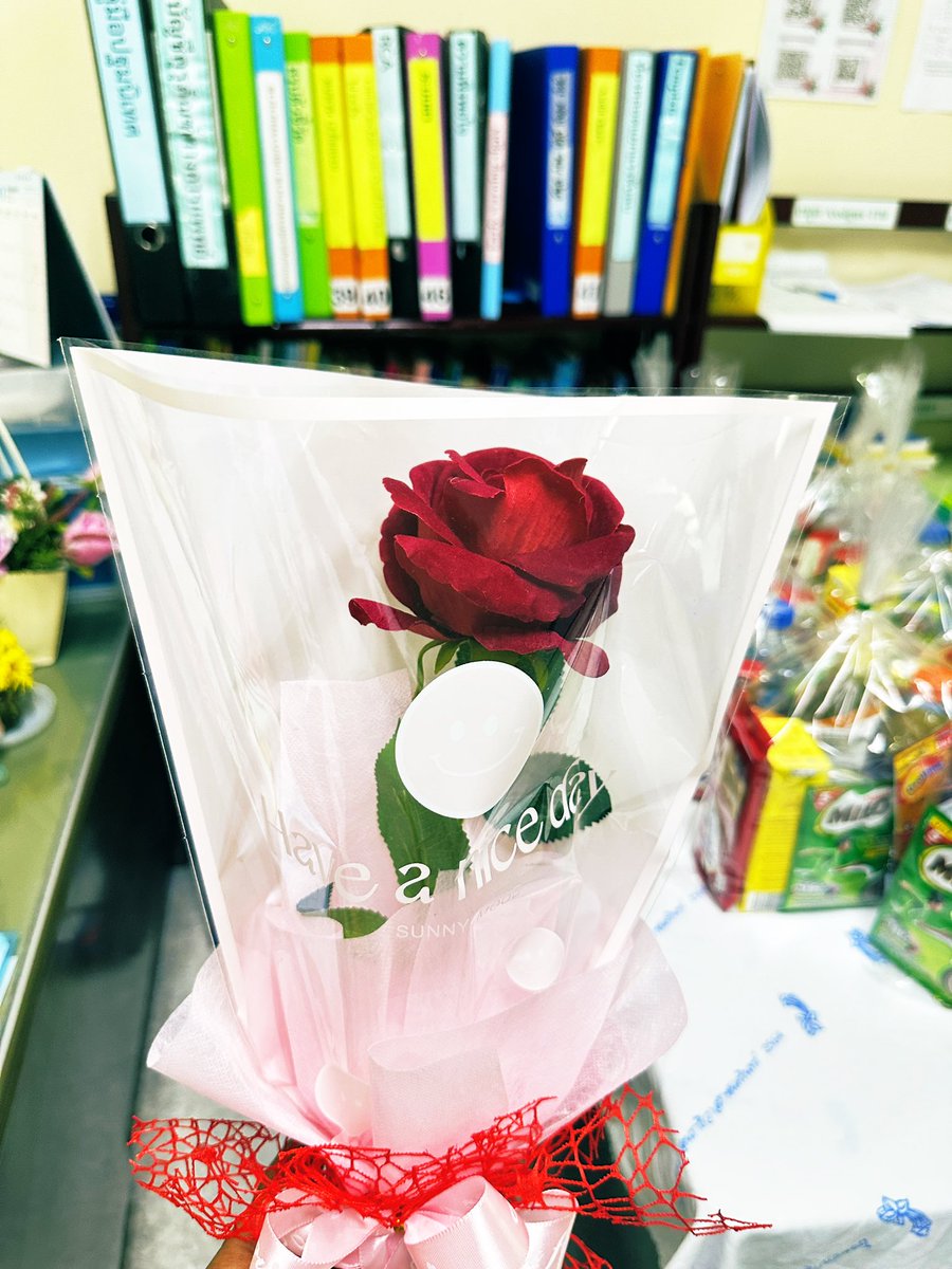 กรรมกรหมวกขาว tweet media