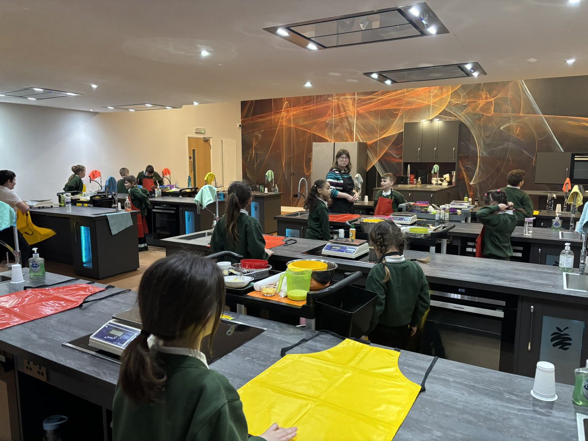 year3ijs tweet media