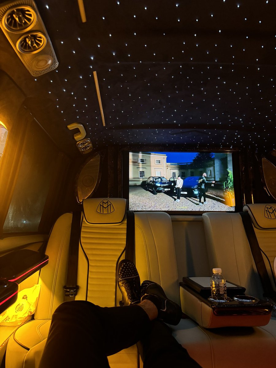 Kubycazal's tweet image. POV: 72 hours, 3 countrys, 4 flights, 7 meetings, and making some money