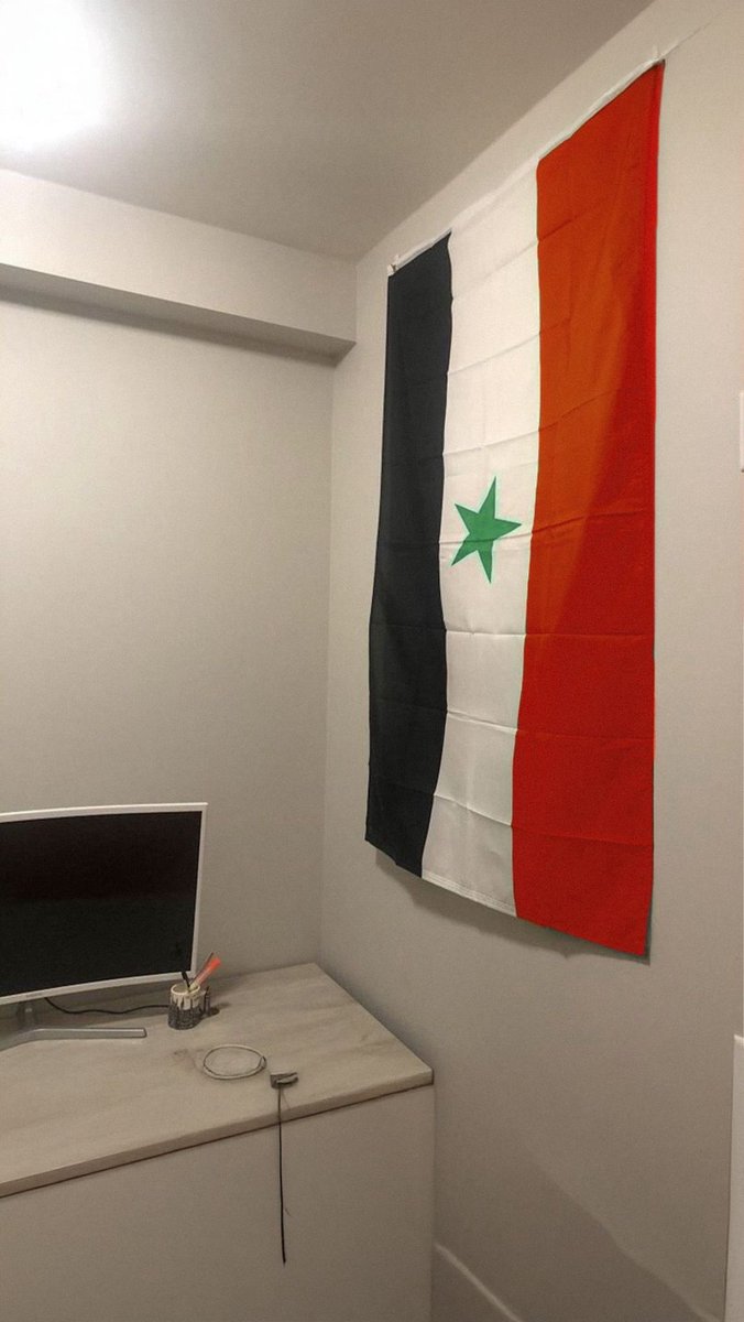 أرجوا من كل المتابعين ابداء التعاطف مع هذا العلم الذي انكروه ونبذوه وتبرأو منه اهله وكأنه ابن غير شرعي