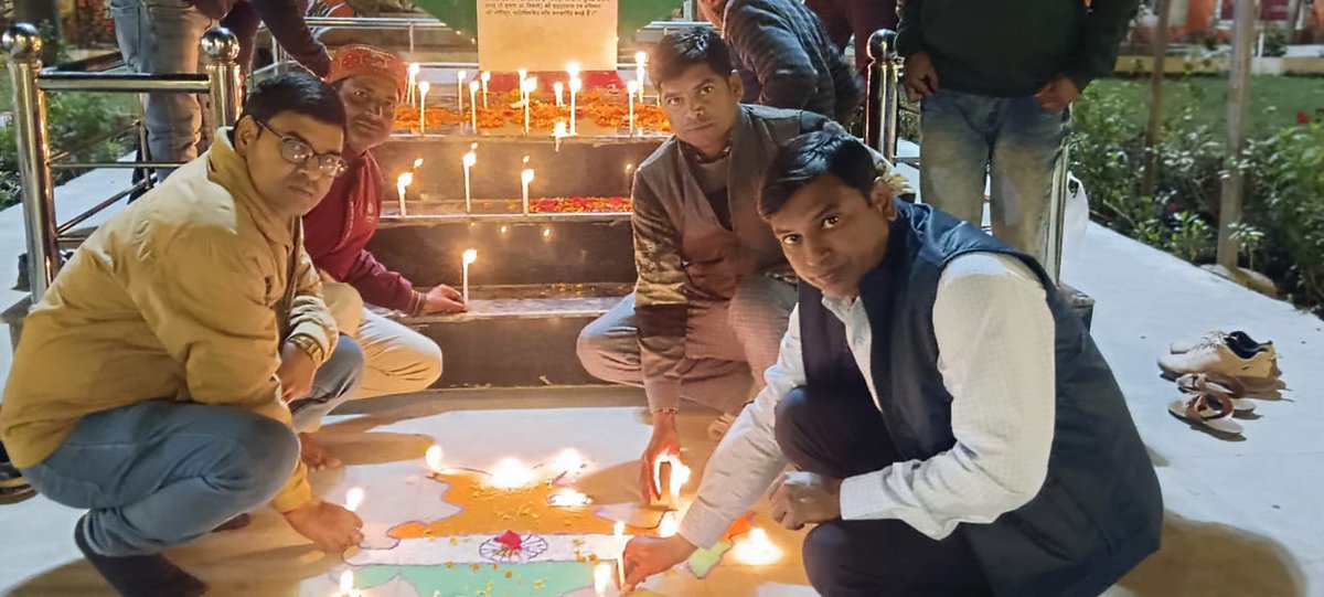 Sandeep79383584's tweet image. #OPSForParamilitary 
#पुलवामा_शहीदों_को_नमन 
#अटेवा 
#बहराइच
@vijaykbandhu 
@PMOIndia