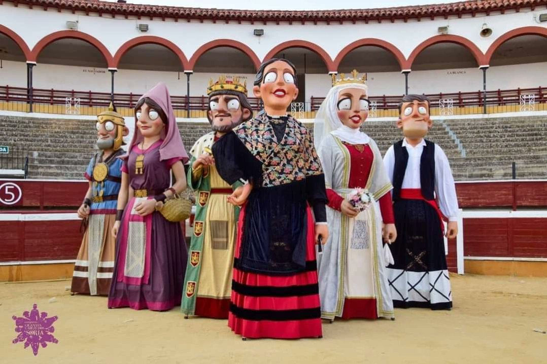 ComparsaSoria's tweet photo. Dentro de 2 semanas nos vemos de nuevo por carnaval!!! Esperamos veros en las calles!!! https://t.co/hWrvYHExEG