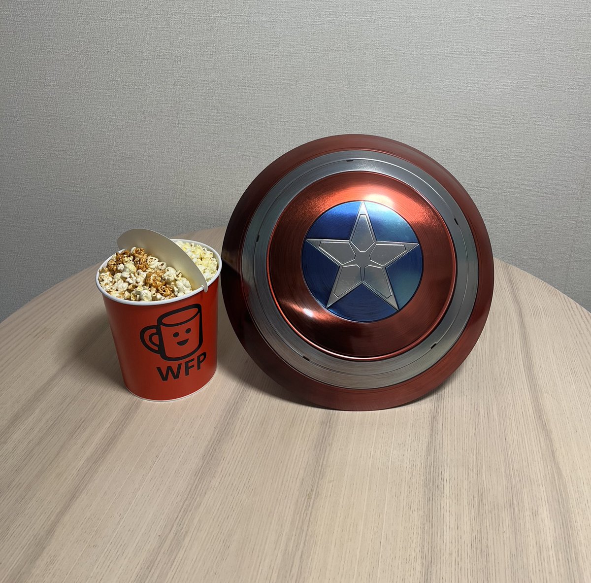キャプテンアメリカ未鑑賞なのに 盾とポップコーンだけは部屋にある