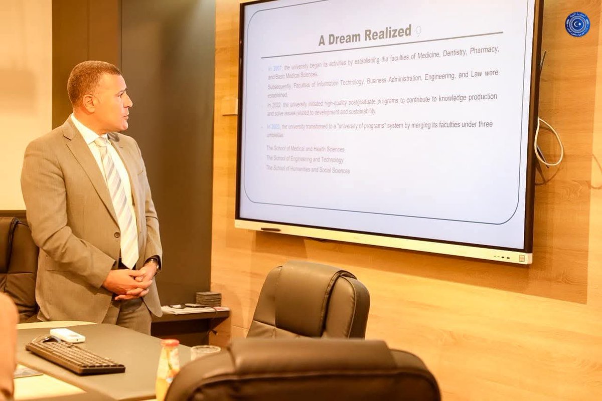 السفير الإيطالي يزور الجامعة الدولية للعلوم الطبية في بنغازي

بمشاركة وفد من وزارة الخارجية، بحثت الزيارة سبل تعزيز التعاون الأكاديمي بين ليبيا وإيطاليا، ودور البحث العلمي في دعم التنمية والتبادل الثقافي. #ليبيا #إيطاليا #التعاون_الدولي