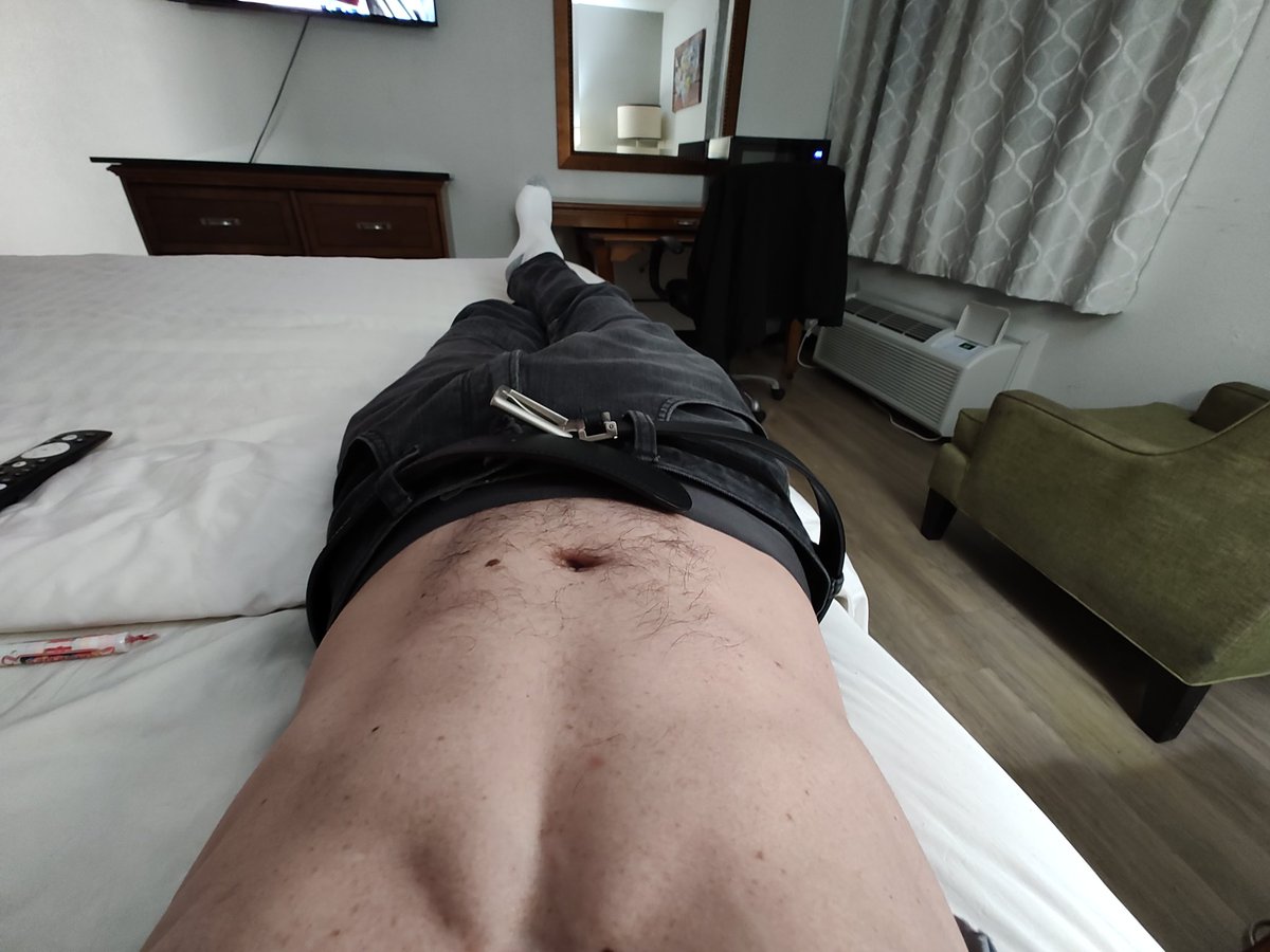 tbonecandyass's tweet image. Dom needs a foot massage